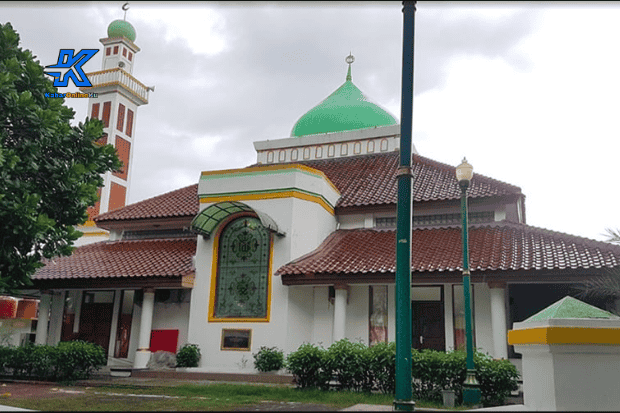 Menemukan Masjid di Tengah Pulau
